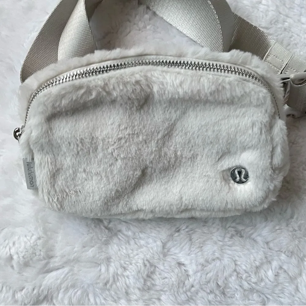 LULULEMON‎ Woman's Bag  Everywhere Belt Bag Plush Fleece